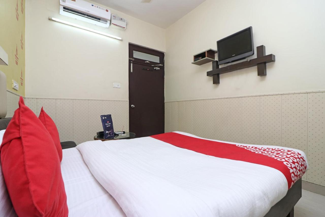 Oyo 2075 Hotel Kota Royal Exterior foto